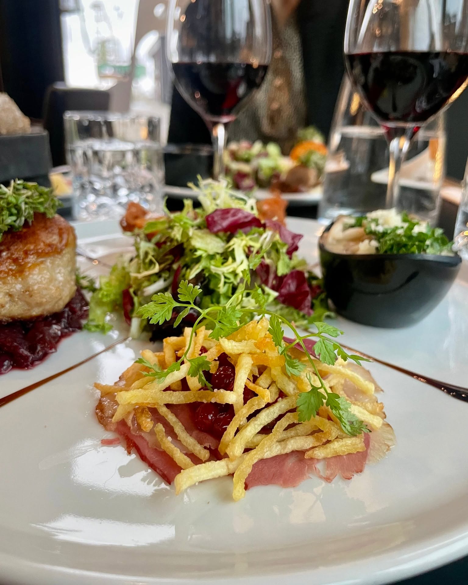Pingvins carpaccio med svampe og trøffelmayo